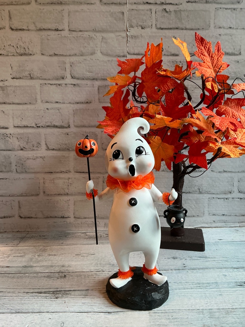 GHOULISH marching circus ghost decor